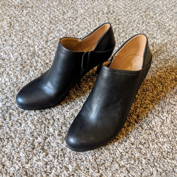 naturalizer ankle booties